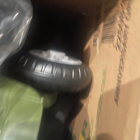 Jeep Wrangler Green and Black Walker - Picture 2 of 11